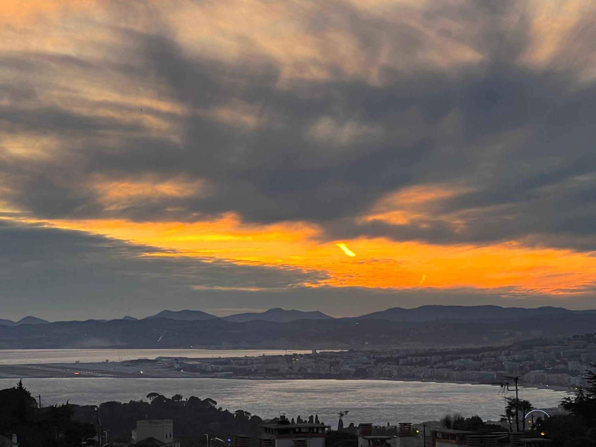 Agreable 3 Pieces Climatise Avec Vue Mer Et Parking Villefranche-sur-Mer Exterior foto